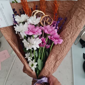 Görseldekiyle Alakasız, Solmuş Ve Eksik Çiçekler Gönderildi