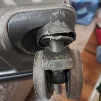 Sunexpress Uçuşunda Kırık Valiz Ve Yetersiz Müşteri Hizmeti