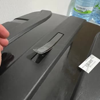 Valizim Kırıldı, Mağdur Edildim