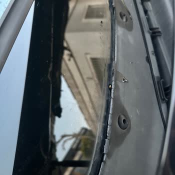 BMW E60 Cam Fitilindeki Sorunlar Araç İçine Su Alıyor