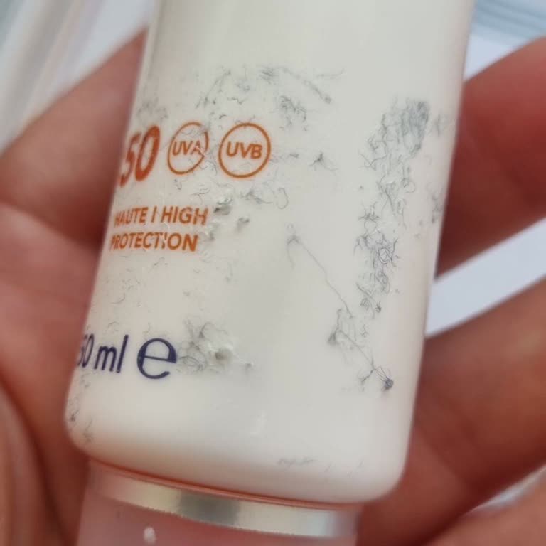 Rossmanndan Aldığım Güneş Kremi Yapış Yapış Ve SKT Bilgisi Yok