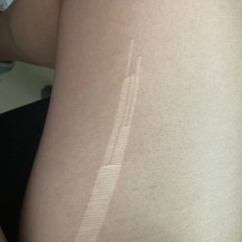 İlk Giyişte Yırtılan Pahalı Çorap Mağduriyeti