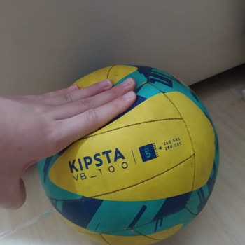 Kısa Sürede Hava Kaçıran Voleybol Topu Hayal Kırıklığı Yarattı