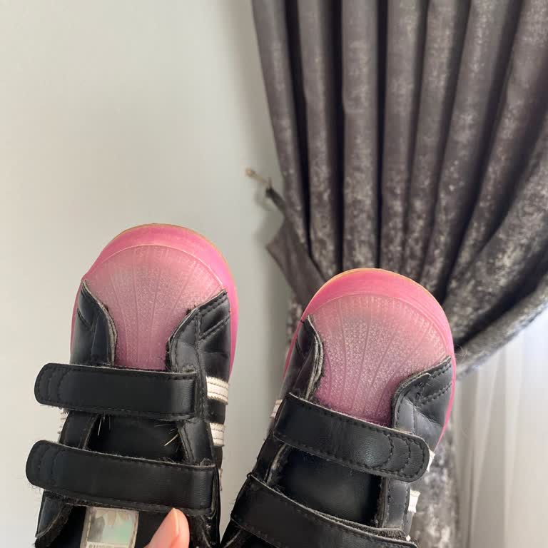 Adidas Kısa Sürede Deforme Olan Ayakkabı İçin Acil Çözüm Talebi