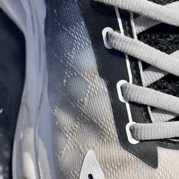 Ayakkabıda Kusur Ve İletişim Sorunu