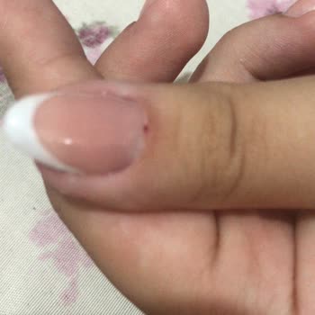 Deores Beauty Tırnaklar Etlerini Kanattı