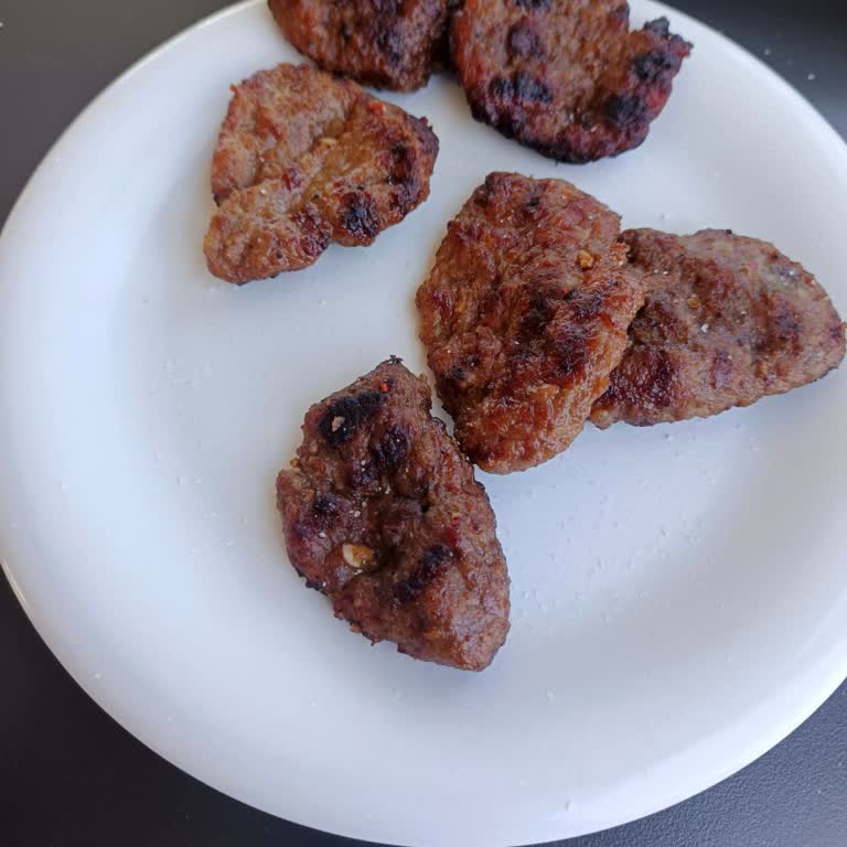 Köfteci Yusuf Sirkeci'de Umursamaz Hizmet Ve Soğuk Köfte Şikayeti