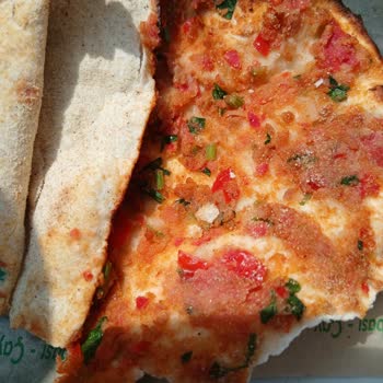 Lahmacunun Pişmemiş Ve Pembe Gelmesi Nedeniyle Yaşadığımız Sağlık Sorunu