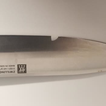 Zwilling Messer brach beim Schneiden und Teil blieb im Fleisch große Gefahr und Enttäuschung