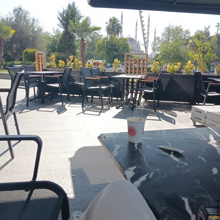 Sıcak Ve Havasız Ortamda Alışveriş Çilesi