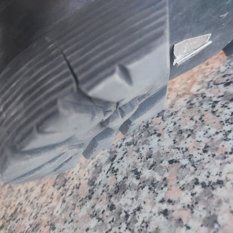 Derimod'dan Alınan Botun Tabanı 8 Ayda Yarıldı Garanti Süresi Kısa Tutulmuş