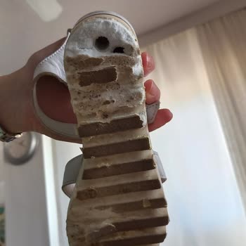 Beta Ayakkabıdan Aldığım Sandaletin Tabanı Kısa Sürede Parçalandı