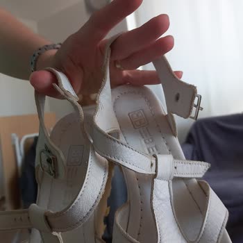 Beta Ayakkabıdan Aldığım Sandaletin Tabanı Kısa Sürede Parçalandı