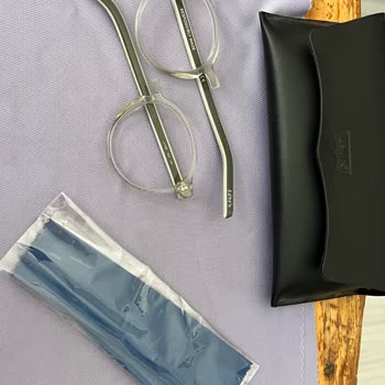 Levi's Gözlük Çerçevesi Temizlerken Ortadan İkiye Ayrıldı Garanti Dışı Bırakıldı