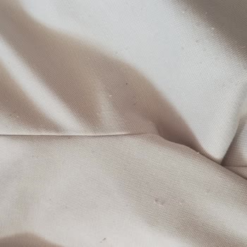 Aldığım Pantolon Lekeli Ve Tiftikli Çıktı, Mağaza Telefonlarına Ulaşılamıyor