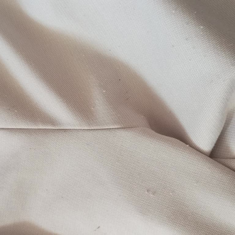 Aldığım Pantolon Lekeli Ve Tiftikli Çıktı, Mağaza Telefonlarına Ulaşılamıyor
