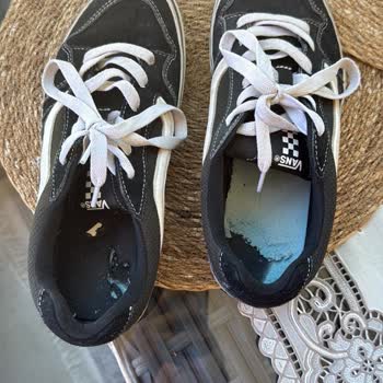 Vans Ayakkabı Kısa Sürede Kullanılamaz Hale Geldi