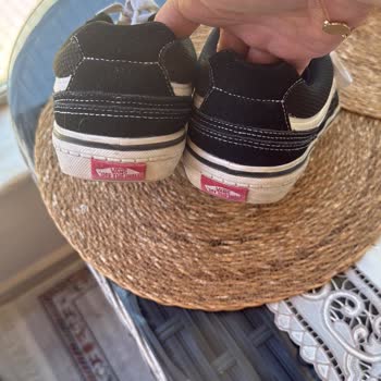 Vans Ayakkabı Kısa Sürede Kullanılamaz Hale Geldi