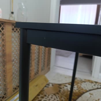 IKEA'dan Alınan Masada Kusur, Değişim Reddedildi