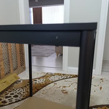 IKEA'dan Alınan Masada Kusur, Değişim Reddedildi