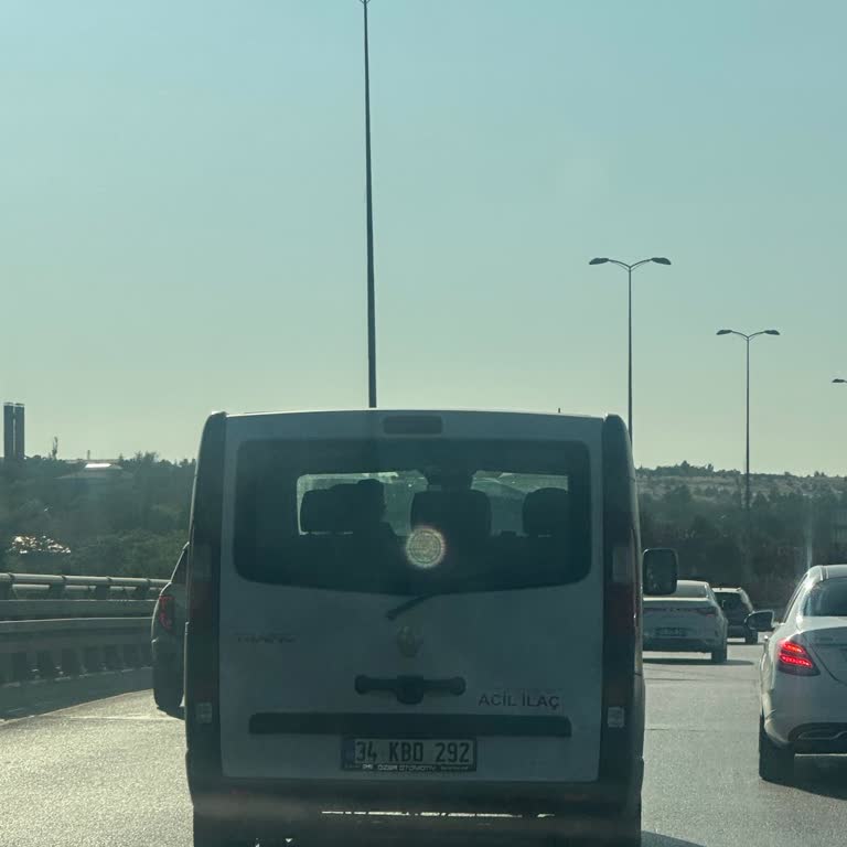 Ecza Deposu Şoförünün Tehlikeli Sürüşü Ve Maddi Zarar