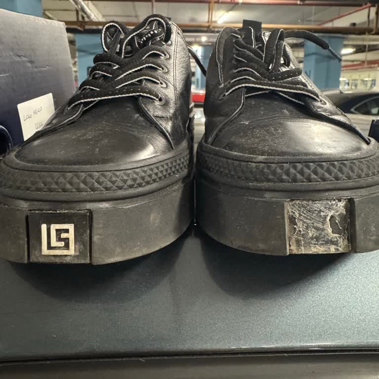 Ayakkabı Logosunu Yapıştıramadılar, 44 Gün Sonra Geri Verdiler