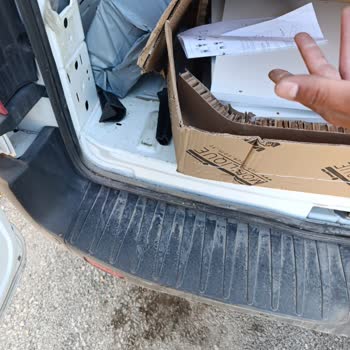 Kargo Teslimatında Hasarlı Paket Ve Saygısız Davranış