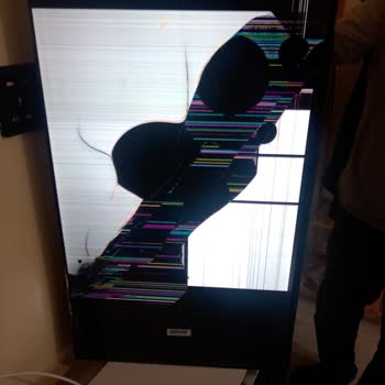 Awox TV Siparişimde Kırık Ve Yamuk Ürünle Mağduriyet Yaşıyorum