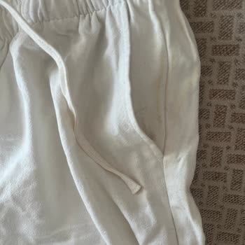 Keten Pantolonun Rengi Ve Dokusu Hızla Bozuldu