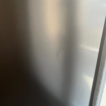 Yeni Alınan Buzdolabında Ezik Ve Delik Çıktı, Değişim Talebimize Dönüş Yok