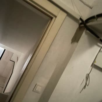 Modem Kurulumu Sonrası Kablolar Ve Ekipmanlar Düzensiz Bırakıldı