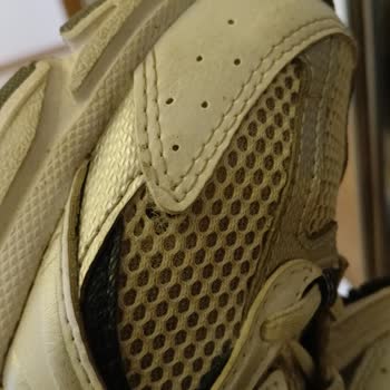 New Balance Ayakkabıda Aynı Noktada Oluşan File Yırtıkları İçin Değişim Talebim Reddedildi