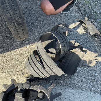 4 Aylık Pirelli Lastik Yüksek Hızda Parçalandı, Can Güvenliğimiz Tehlikeye Girdi