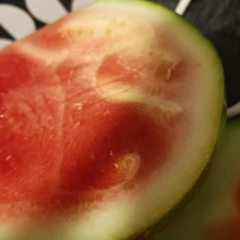 Migros'tan Alınan Karpuz Ve Kavunun Tatsız Ve Kalitesiz Çıkması Şaşkınlık Yarattı