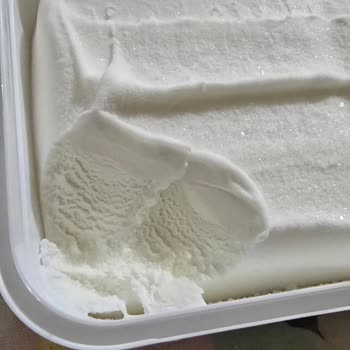 Algida Kahraman Efendi Dondurmadan Sert Plastik Parça Çıkması