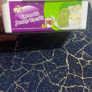 Migros'tan Aldığım Antep Fıstıklı Dondurmanın Görseli Ve İçeriği Uyuşmuyor