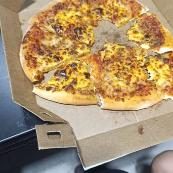 Domino's'tan Geç Gelen Ve Soğuk Pizza Hayal Kırıklığı