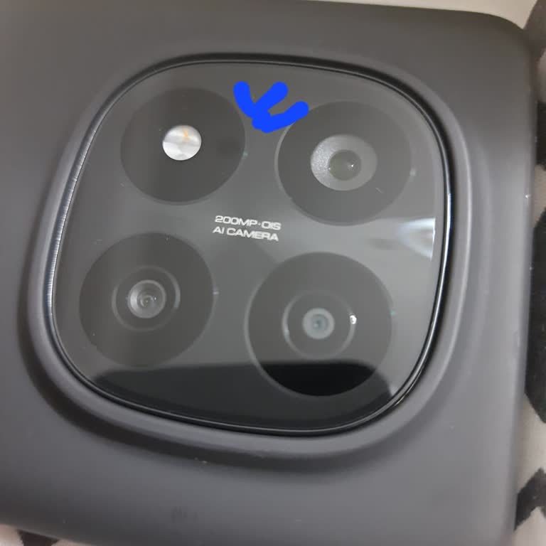 Xiaomi 14 Pro'da Hızlı Şarj Tükenmesi Ve Kamera Camında Leke Sorunu