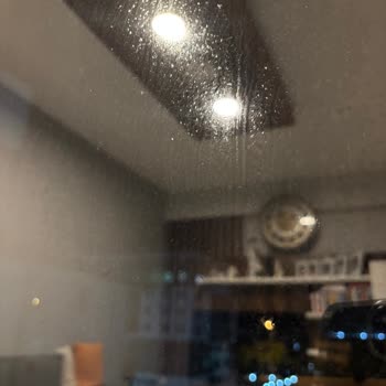 Uşak Efe Cam Balkon Silmeyle Çıkmayan Bulanıklar ve İzler Var