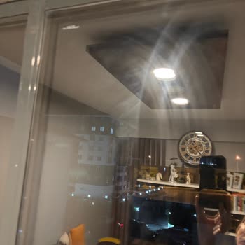 Uşak Efe Cam Balkon Silmeyle Çıkmayan Bulanıklar ve İzler Var