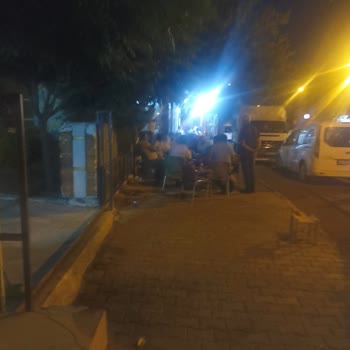 Ergani Belediyesi Ergani Dicle Yolunda Kaldırımlar İşgal Altında Yürüyemiyoruz