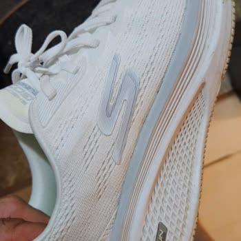 Skechers Ayakkabı Çoraplarımı Ve Ayağımı Boyadı Çözüm Bekliyorum