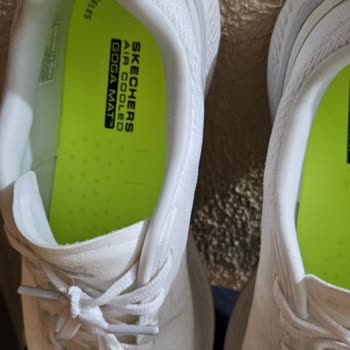 Skechers Ayakkabı Çoraplarımı Ve Ayağımı Boyadı Çözüm Bekliyorum