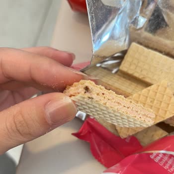 Çikolatalı Gofretin İçinde Böcek Bulduk, Güvenimiz Sarsıldı