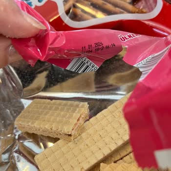 Çikolatalı Gofretin İçinde Böcek Bulduk, Güvenimiz Sarsıldı