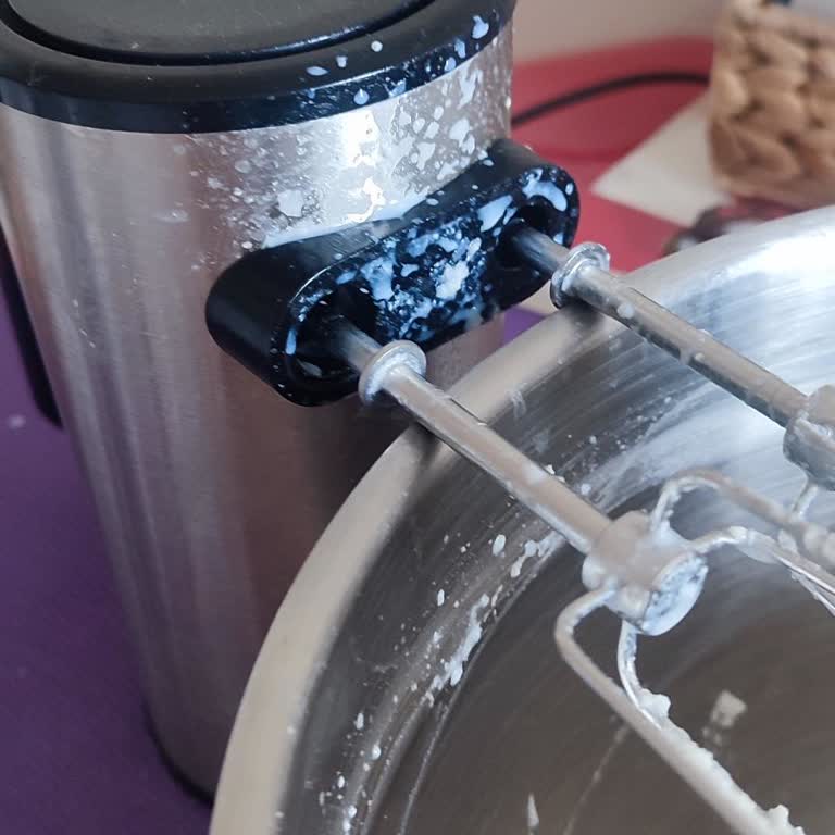 WMF El Mikseri Çırpıcıları Kısa, Kullanımı Zor Ve Destek Yetersiz