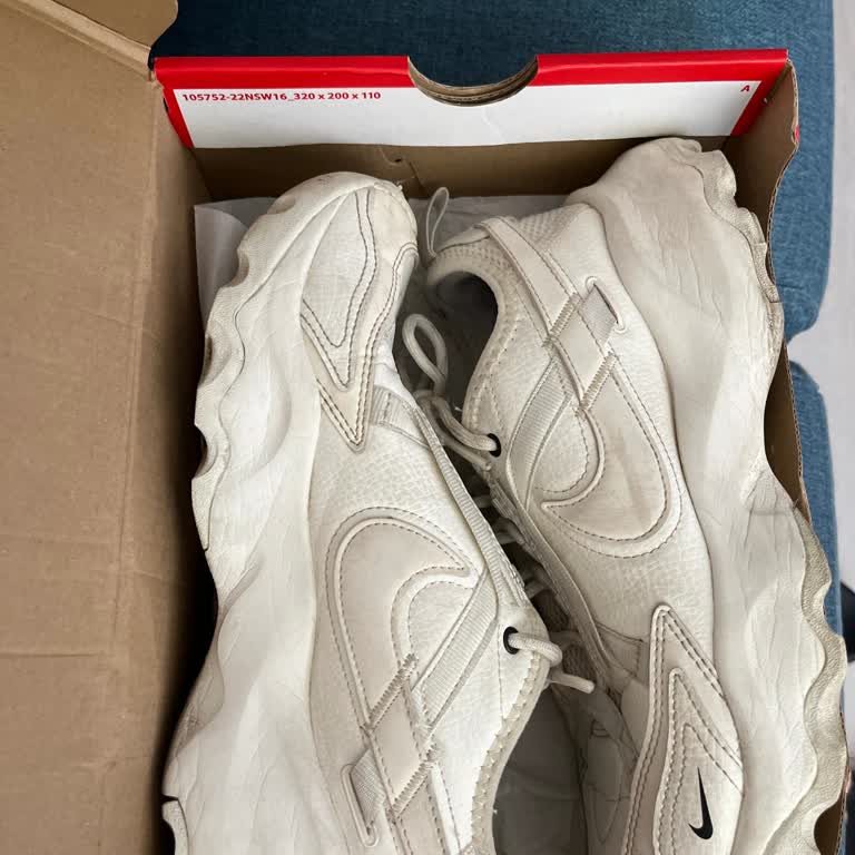 Nike Ayakkabının Her Adımda Rahatsız Edici Ses Çıkarması Ve Çözüm Bulunmaması