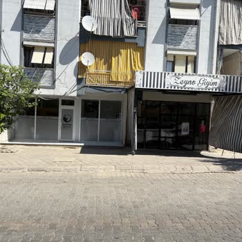 Yan Dükkandaki Perde Ve Flamalar İşimi Engelliyor