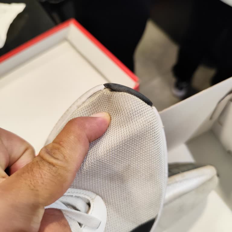 Satın Aldığım Reebok Ayakkabının Tabanı Kısa Sürede Açıldı, İnceleme Sonucu Kullanıcı Hatası Dendi