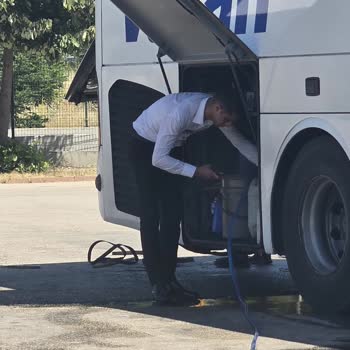 Eski Ve Bakımsız Otobüsle Yaşanan Mağduriyet Ve Yolculuk Sırasında Arıza